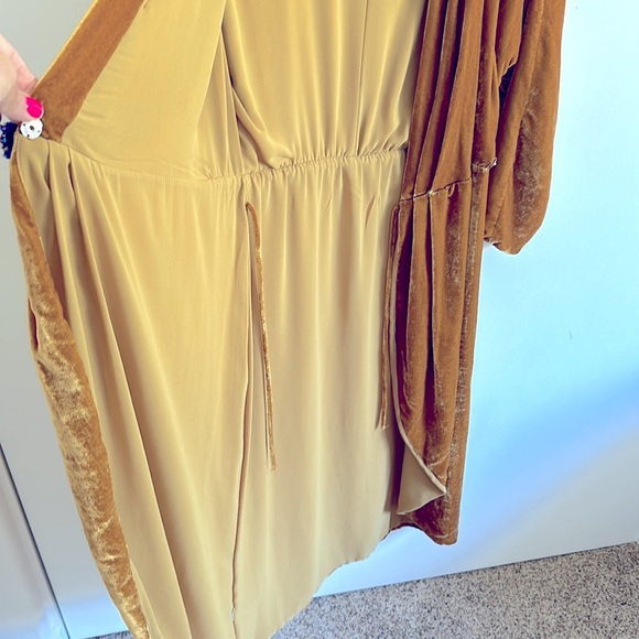 Mango Velvet Lined  Wrap Midi Dress US 6 Brooch Accent Button Orange Gold Color - Picture 8 of 10